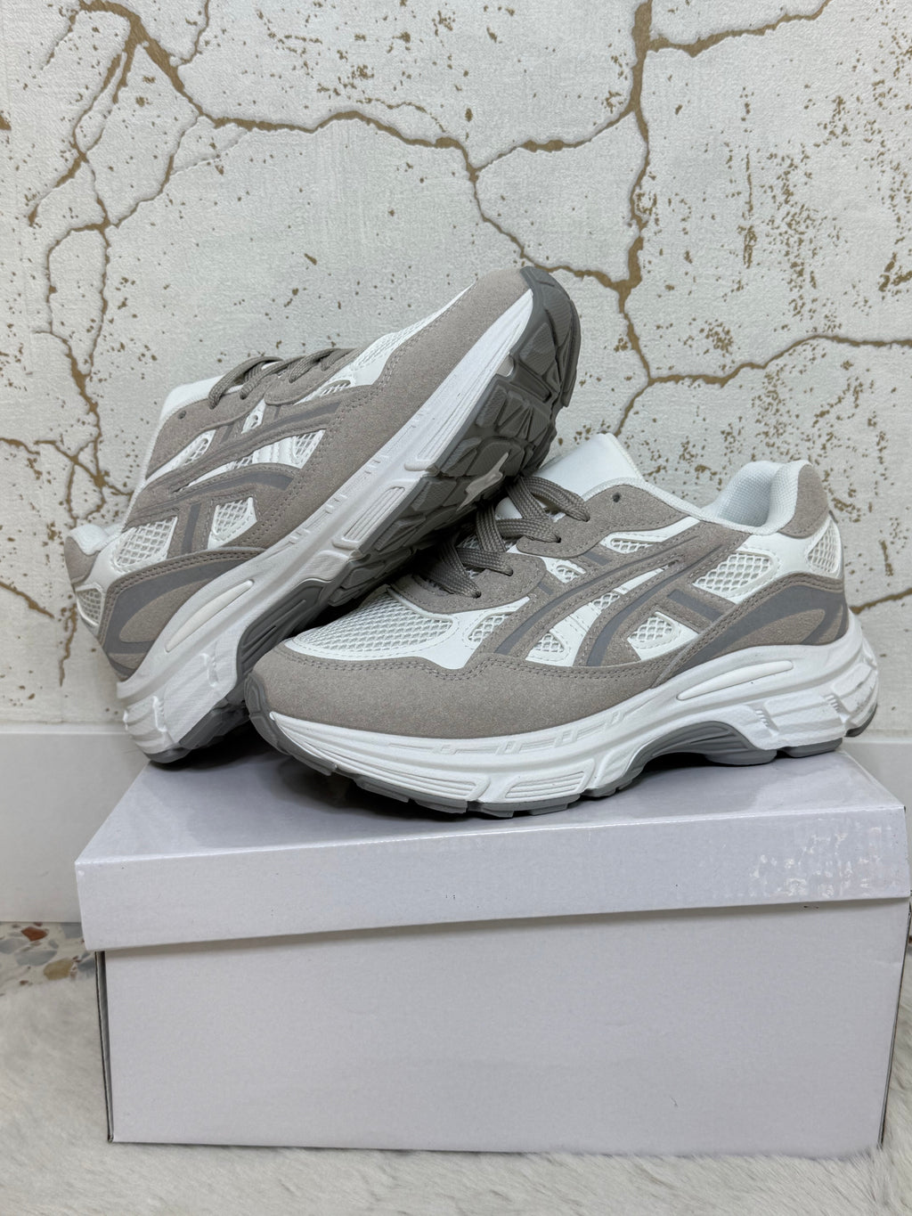 Deportivas gris